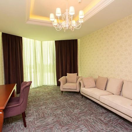 Azpetrol Hotel Кусар Екстериор снимка