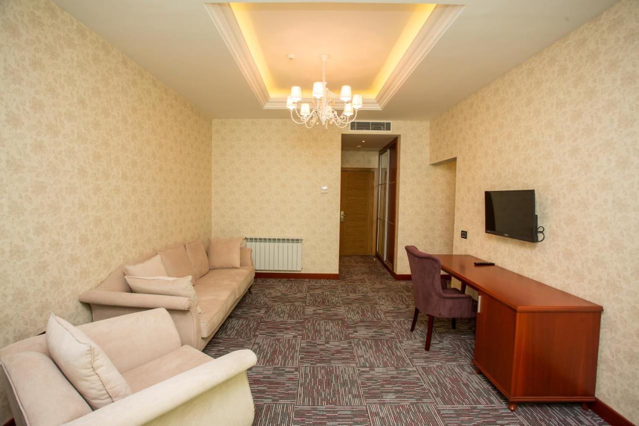 Azpetrol Hotel Кусар Екстериор снимка